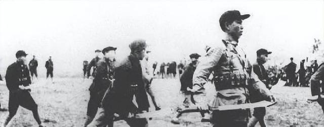 59年，粟裕缺席中央军委会议，毛主席拍案大怒：你们谁有他的本事