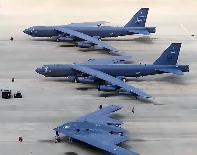 特朗普给马杜罗下最后通牒！灭国舰队抵近委内瑞拉，战争一触即发