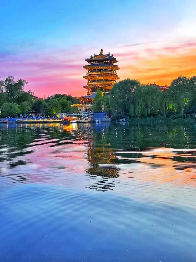 大明湖畔的故事
