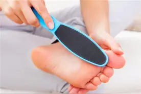 睡觉脚发烫，肝火旺吗？医生实话实说：或是这4种病，建议检查图片