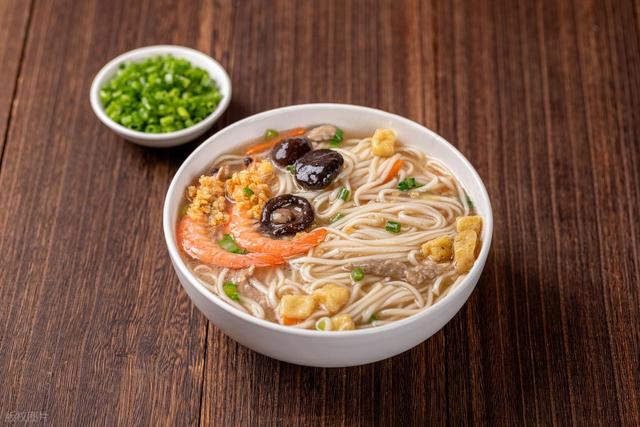 糖尿病不能吃鸡蛋？内分泌科主任：不想血糖飙升，少吃这几种主食