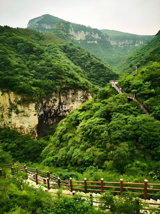 在山东有一片堪比九寨沟的仙境，知名度不高但景色美得一塌糊涂！