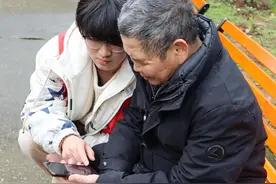 专业知识结合志愿服务 重庆高校学子用AI赋能公益活动图片