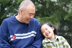郑渊洁不让儿子去学校，自己编写教材在家教儿子，他儿子成才了吗图片