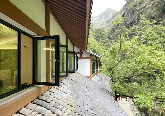 雁荡山景区电梯即将投用！“隐身山石”，20余秒直达卧龙谷玻璃栈道