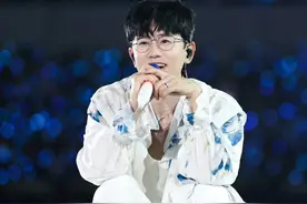 张杰演唱会惊现“小小歌神”，女儿首秀抢镜，这届星二代太会了！图片