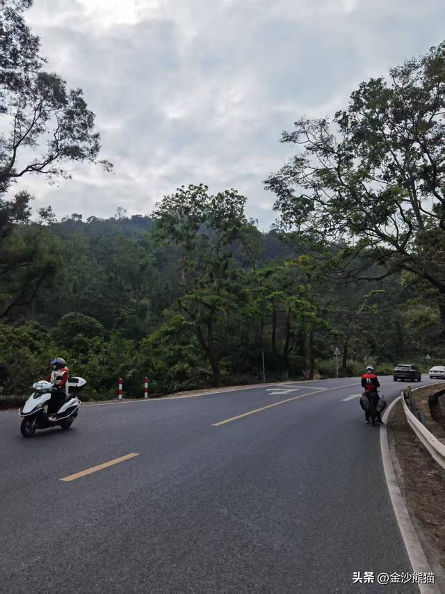 海陵岛上山水写实画一路相伴，双龙连续三年千里骑行22