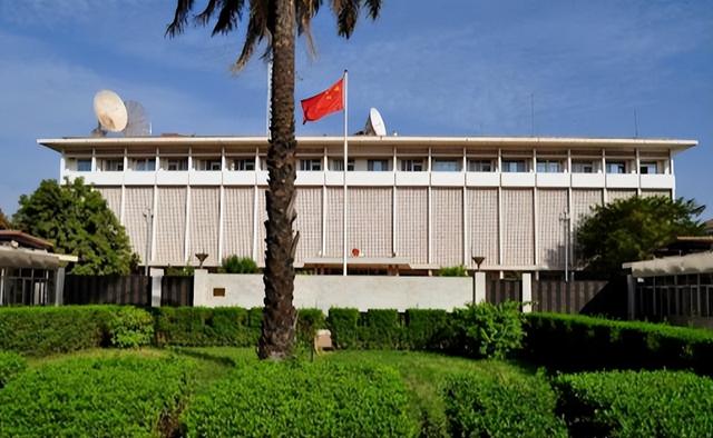 中国使馆要求立即撤侨，五常已经栽了2个，中国军队要不要出手？