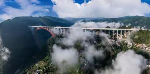625米云端筑梦：一座桥如何改写山河，惊艳世界