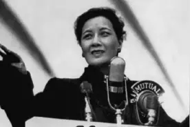 美国媒体访宋美龄，宋美龄曾问：你们有原子弹，为何不丢去大陆？图片