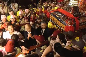 台中大甲镇澜宫妈祖绕境进香活动盛大开启，今晚11时正式起驾图片