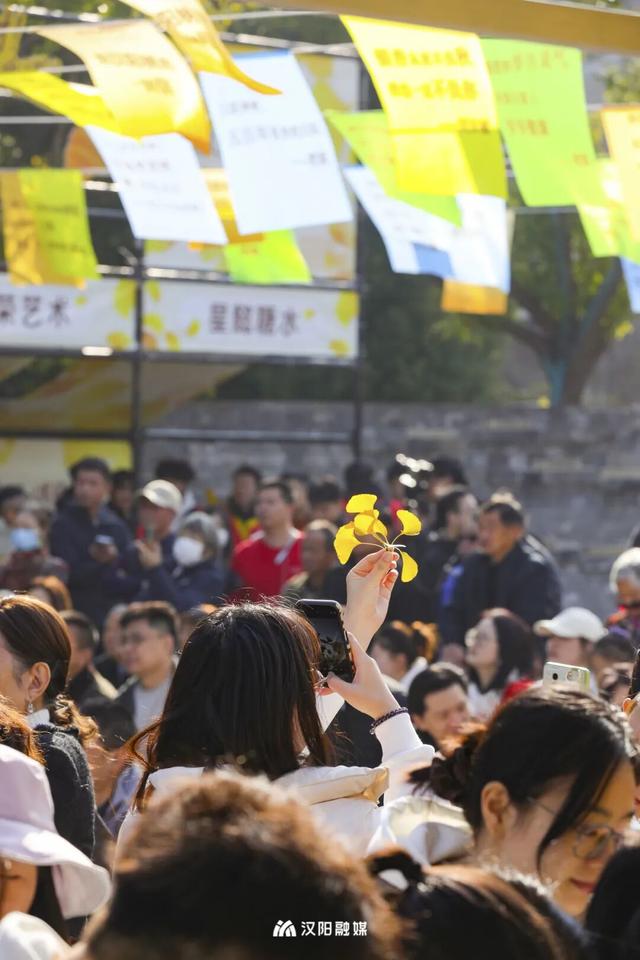 546岁的她过生日！万余市民来汉阳排起长队