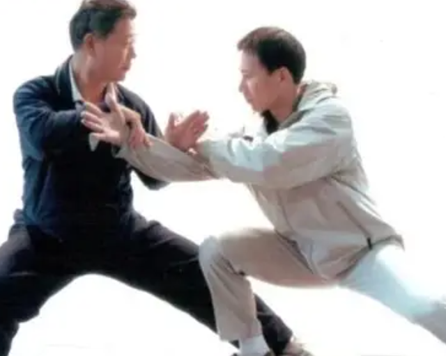 几十年练武才懂：聊聊内家拳“抬手忘肩	”的奥妙，初学必看！