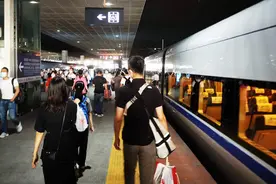 火车票退票不扣手续费了？ 12306：未出新规图片