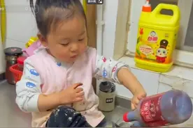 【笑不活了】孩子静悄悄，必定在作妖，家长被孩子逼疯的搞笑瞬间图片