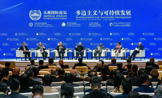 破天荒！特朗普对华态度生变，送出第4份投降大礼，王毅留下忠告