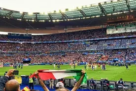 打卡去！中国游客欧洲观赛热情高图片