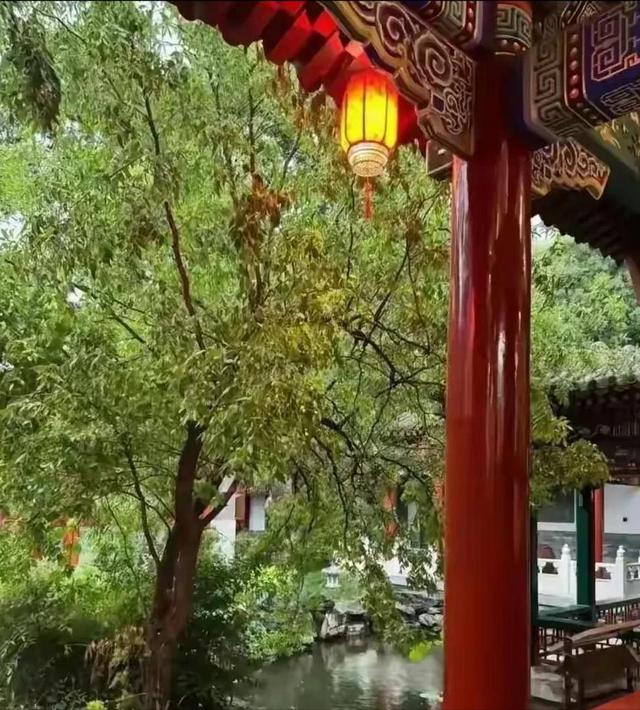 李湘在平台晒自家北京小院，大到让网友以为是景区	，真的太有钱了