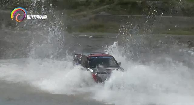 我不信你不心动！蓝花楹、泥石流赛车、华晨宇演唱会→这个五一假期昆明“玩场”太多了！