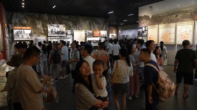 悦·遵义丨红色旅游爆棚！遵义会址单日最高接待近 7 万人次