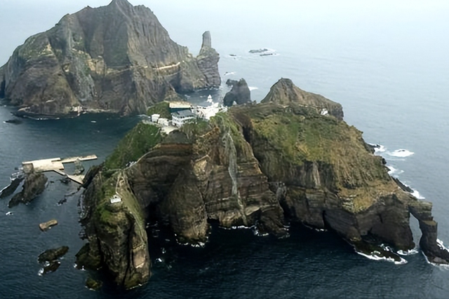 惹怒中国后，高市早苗又放话：要收回韩国领土，韩民称中国骂轻了