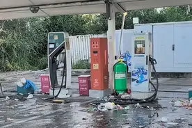 宣化南服务区：旅客骂了 2 年脏 热搜一来马上整改，差距咋这么大！图片