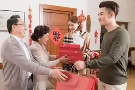 过年亲家登门拜访，一定要带好3样东西，才会被高看图片