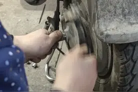 修电动车的也太暴利了吧，更换成本20元的车胎，居然要收我85元图片