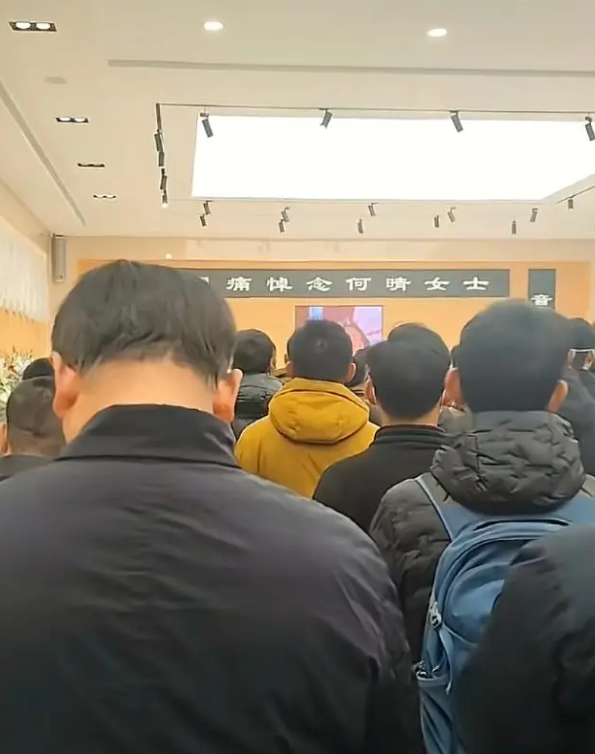 告别仪式当天，何晴生前担心的事还是发生，许亚军的话有人信了