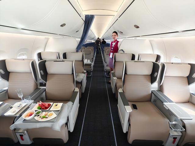 中国C919首抵迪拜，瞄准海湾国家，目标从波音空客嘴里撕下一块肉