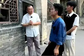 导游讲解王家大院窗棂，董宇辉却赶紧叫停！真性情总结直击心灵！图片