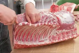 聪明人买猪骨头，专挑这两个部位，肉多骨少，价格比精排便宜一半图片