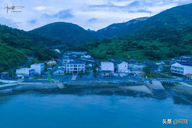 东海岸1号公路的起点是崇家岙，抵达前需要穿过一桥一洞