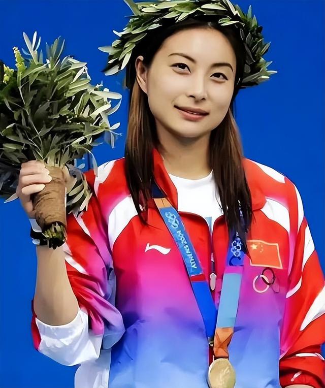 结婚13年，44岁郭晶晶再次迎来喜讯，官媒发文，终于等到这一天