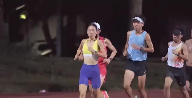 官媒发文，高调官宣“最快女护士”喜讯，网友：终于等到这一天