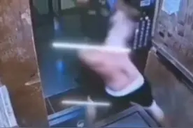 男子电梯内殴打拖拽女友，被小区保安出手重击制服！网友关心：这算见义勇为吗？图片