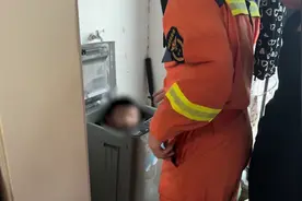 男童被卡洗衣机，郑州消防紧急救援图片