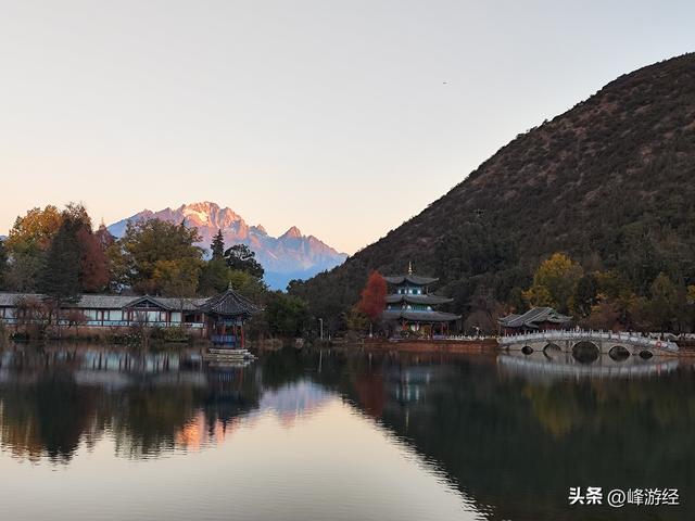黑龙潭看日照金山，起得有点早，总算得偿所愿