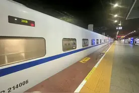 “5分钟内售罄”！京港沪港间高铁动卧车票正式开售丨香港一日图片