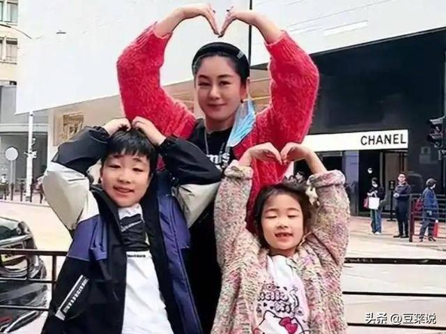 被赵本山养了11年，走红后嫁富豪却惨遭背叛，如今境遇令人意外