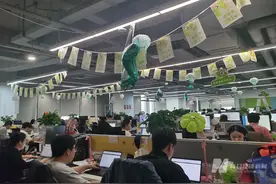 员工在公司猝死？猿辅导相关人士称正与家属沟通 公司武汉地区仍在招人，招聘信息强调“双休”图片