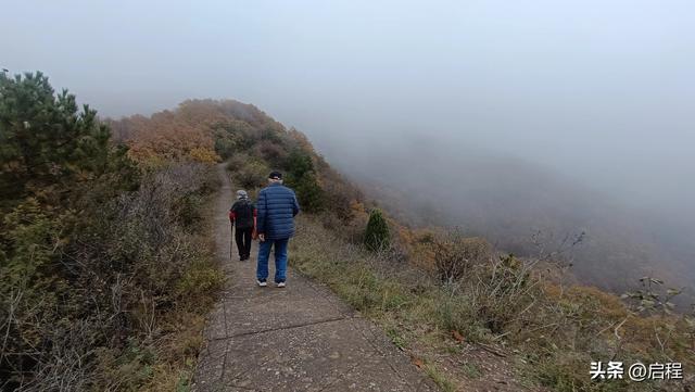 80多岁的老人爱上户外徒步