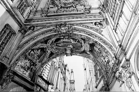 他50岁开始速写，透视关系画的一绝，看完第一幅就惊艳了！图片