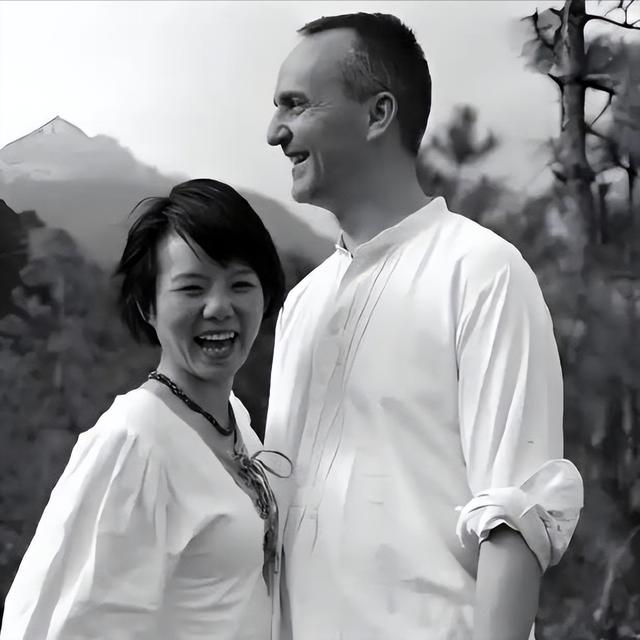 离婚10个月后，龚琳娜自曝和丈夫离婚内幕，原来对方喜欢奥地利的
