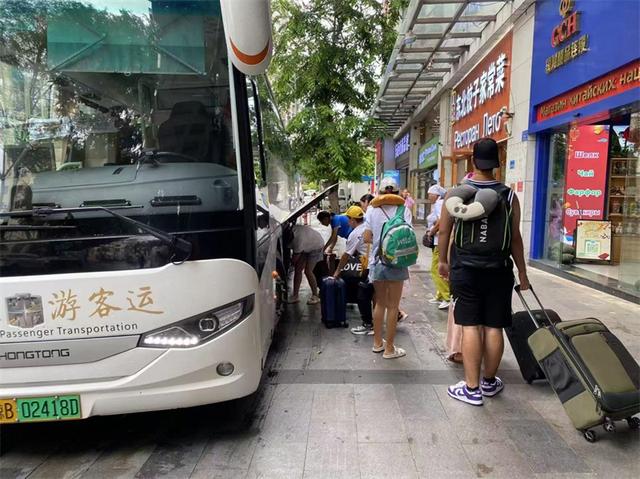 风雨同舟护客安！台风过境，海南旅游业暖心服务不打烊