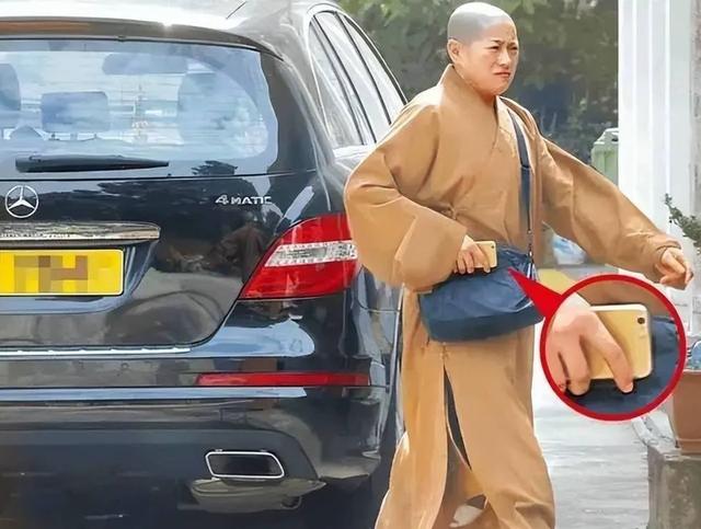 揭秘尼姑庵真相：表面佛门实则妓院，穿黑丝戴假发，香客人来人往