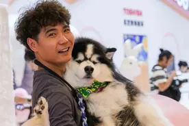 带上自家猫狗同逛亚宠展！人家的宠物竟过上了“智能生活”图片