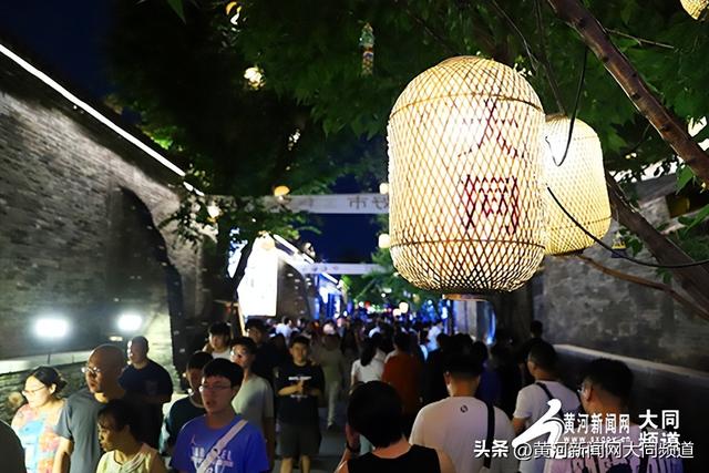 清凉夏都：古城午后到夜色的人潮与烟火