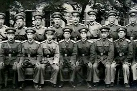 1955年开始军官薪金发放标准：职务工资+军龄补贴图片