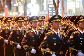 美论坛：为什么中国仪仗队在越南亮相后，越南女生会集体失控呢？图片